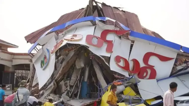 Korban Tewas Gempa Bumi Myanmar Meningkat Jadi 1.700, Ribuan Lainnya Terluka 1 Foto yang diambil pada 28 Maret 2025 ini menunjukkan bangunan yang rusak setelah gempa bumi di Nay Pyi Taw, Myanmar. ANTARA/Xinhua/pri.