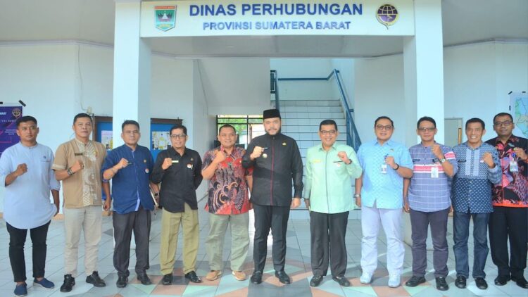 Berkunjung ke Dishub Sumbar, Wako Fadly Amran Ingin Dukungan untuk Transportasi di Padang 1 Fadly Amran kunjungi Dinas Perhubungan Sumbar. (dok. Prokopim)