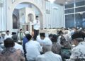 Gubernur Mahyeldi Ajak Seluruh Pihak Aktif Mengamalkan ABS-SBK di Kalangan Generasi Muda 4 Gubernur Mahyeldi beri arahan pada masyarakat saat Safari Ramadhan ke Agam. (dok. adpsb)
