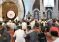 Gubernur Mahyeldi Ungkap Manfaat Retreat Bagi Kepala Daerah 6 Gubernur Mahyeldi beri sambutan saat tarawih di Masjid Syekh Ahmad Khatib Al Minangkabawi. (dok. adpsb)