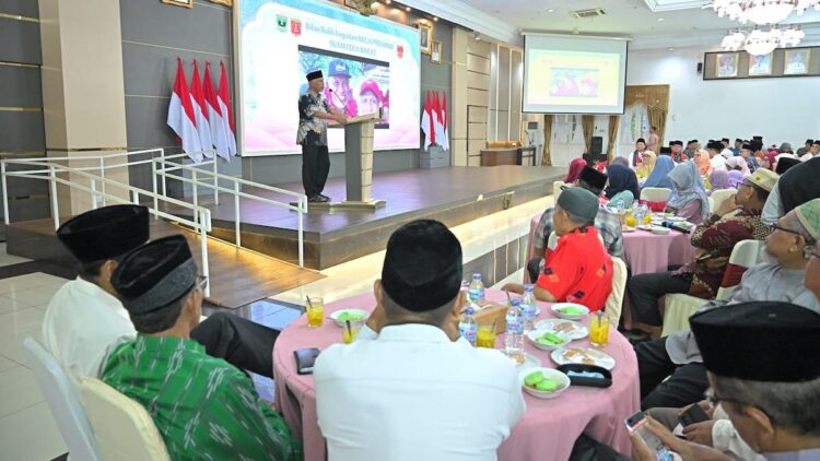 Gubernur Mahyeldi Ajak Warga Luak Agam Maksimal Mendukung Gerak Cepat Pembangunan Sumbar 1 Gubernur Mahyeldi buka bersama warga Luak Agam. (dok. adpsb)
