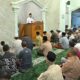 Gubernur Mahyeldi jadi penceramah di Masjid Al Muhajirin Tabing. (dok. adpsb)