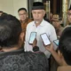 Gubernur Mahyeldi saat diwawancarai Tim Humas dan awak media. (dok. adpsb)
