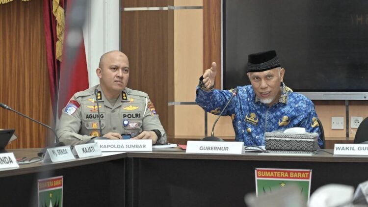 Sambut Lebaran, Gubernur Mahyeldi Minta Seluruh Masjid di Perlintasan Jalan Buka 24 Jam 1 Gubernur Mahyeldi saat rakor bersama forkopimda jelang Lebaran. (dok. adpsb)
