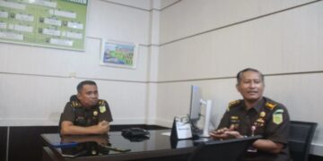 Kejari Bukittinggi Tahan Dua Tersangka Korupsi Gedung Pasar Atas, Negara Rugi Rp811 Juta 8 Kejari Bukittinggi Tahan Dua Tersangka Korupsi Gedung Pasar Atas, Negara Rugi Rp811 Juta