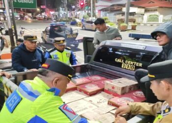 Polresta Bukittinggi Amankan Ratusan Botol Miras Selama Operasi Cipkon Malam Ramadan