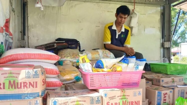 Dinas Ketahanan Pangan Kabupaten Pasaman Barat bersama Badan Layanan Umum Daerah (BLUD) Unit Pelaksana Teknis Daerah (UPTD) DPAP Propinsi Sumatera Barat mengadakan gelar pangan murah di Jambak Selatan, Rabu (12/3/2025). ANTARA/Altas Maulana.