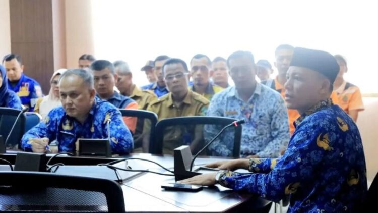 Bupati Pasaman Pastikan 46 Tenaga Kontrak dan Honorer Tetap Dipertahankan 1 Bupati Pasaman Sabar AS saat menerima audiensi sejumlah honorer daerah dan tenaga kontrak di ruang kerjanya di Lubuk Sikaping, Senin (17/3/2025).ANTARA/Heri Sumarno