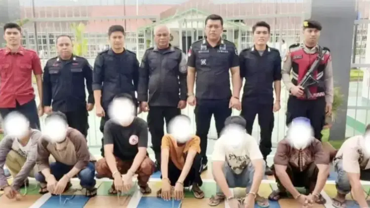 Pemindahan 7 orang WBP Rutan Kelas IIB Lubuk Sikaping ke Lapas Kelas II A Padang, Kamis (20/3/2025).ANTARA/Heri Sumarno