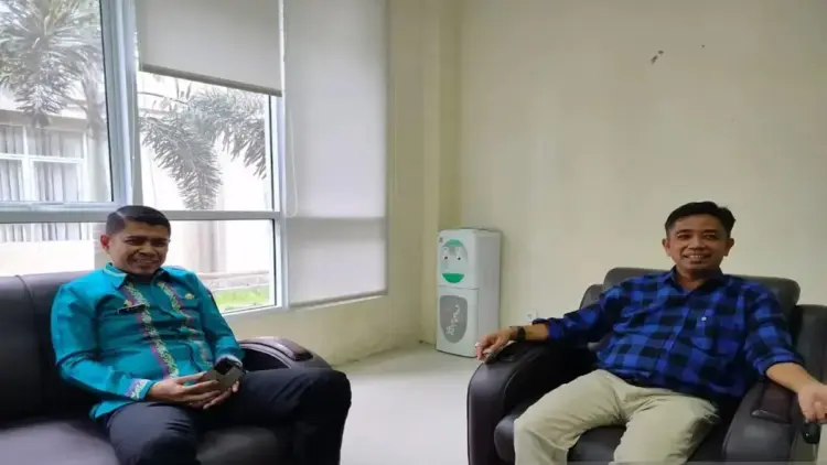 Pemkab Agam Pantau Harga dan Pasokan Bahan Pokok Menjelang Idul Fitri 2025 1 Kepala Dinas Perindustrian Perdagangan dan Ketenagakerjaan Agam Rio Eka Putra (kiri) Dok Antara/Yusrizal