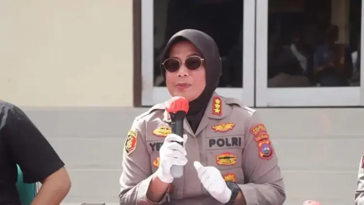 Kapolresta Bukittinggi, Kombes Pol. Yessi Kurniati memberikan imbauan kewaspadaan warga terkait beredarnya uang palsu selama lebaran (Antara/Al Fatah)