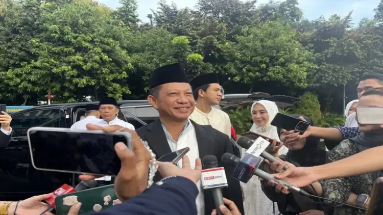 Mendagri: Arus Mudik Lebaran 2025 Lancar, Harga Pangan Terkendali 1 Mendagri Tito Karnavian menemui wartawan sebelum salat Idul Fitri di Masjid Istiqlal Jakarta, Senin (31/3/2025). ANTARA/Prisca Triferna
