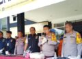 Polres Dharmasraya Ungkap Otak Perampokan Bersenjata Api, Dua Tersangka Ditangkap 6 Polres Dharmasraya Ungkap Otak Perampokan Bersenjata Api, Dua Tersangka Ditangkap
