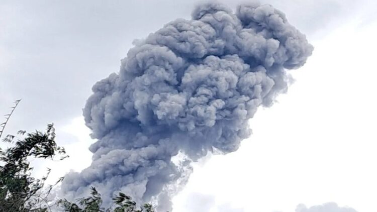 Gunung Marapi Diprediksi Akan Terus Erupsi, Badan Geologi: Aktivitas "Buka Tutup" Ventilasi jadi Pemicu 1 Gunung Marapi yang berada di Kabupaten Agam dan Kabupaten Tanah Datar, Sumatera Barat erupsi pada Sabtu (8/3/2025) pagi. ANTARA/HO-Istimewa