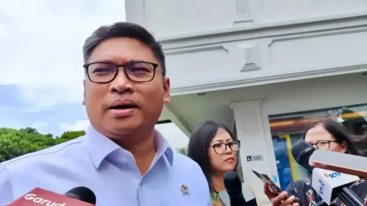 Presiden Prabowo Tegaskan Pentingnya Komunikasi yang Baik dalam Menyampaikan Prestasi Pemerintah 1 Wakil Menteri Pertanian (Wamentan) Sudaryono menjawab pertanyaan wartawan saat ditemui selepas rapat terbatas yang dipimpin oleh Presiden Prabowo Subianto, di Istana Kepresidenan, Jakarta, Senin (24/3/2025). ANTARA/Mentari Dwi Gayati
