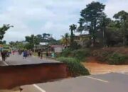 Jalan Lintas Sumatera Lumpuh Total, Polres Dharmasraya Imbau Pengendara Lewat Jalur Alternatif