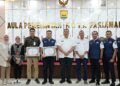 Kontribusi dalam Pengelolaan Sampah, KAI Divre II Sumbar Terima Piagam Penghargaan dari Pemko Pariaman 6 KAI Divre II Sumbar terima penghargaan dari Pemko Pariaman. (dok. Humas KAI)