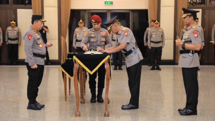 Kapolri pimpin sertijab perwira tinggi di Mabes Polri. (dok. Divhumas)