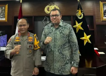 Ketua IKM Jakarta Braditi Moulevey dan Kapolda Sumbar Irjen Pol Gatot Tri Suryanto. (dok. pribadi)