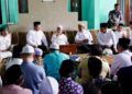 Muhammadiyah dan NU Apresiasi Langkah Kementerian ATR/BPN Percepat Sertifikasi Tanah Wakaf Milik Umat 4 Menteri Nusron bersama warga NU dan Muhammadiyah saat penyerahan sertipikat tanah wakaf di Yogyakarta. (dok. ATR/BPN)
