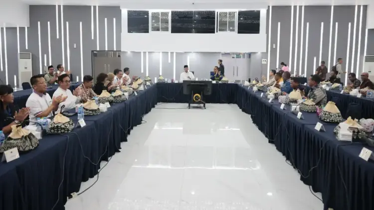 Menteri Nusron bertemu kepala daerah se-NTT. (dok. ATR/BPN)