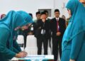 Ny. dr. Dian Puspita Fadly Amran dilantik. (dok. Prokopim)