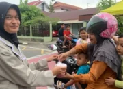 OSIS SMP Negeri 2 Pariaman Bagi-bagi Takjil di Bulan Ramadhan