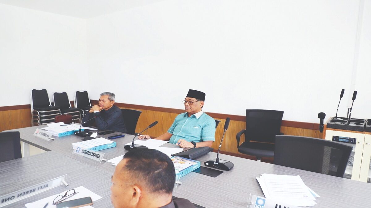 DPRD Padang Bahas LKPj Wali Kota 2024, Soroti Kinerja OPD dan Program Kesejahteraan Masyarakat 2 PANSUS 1