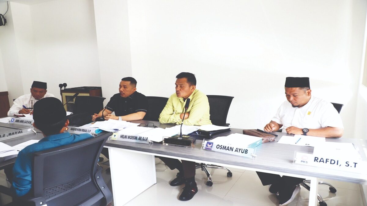 DPRD Padang Bahas LKPj Wali Kota 2024, Soroti Kinerja OPD dan Program Kesejahteraan Masyarakat 2 PANSUS 3