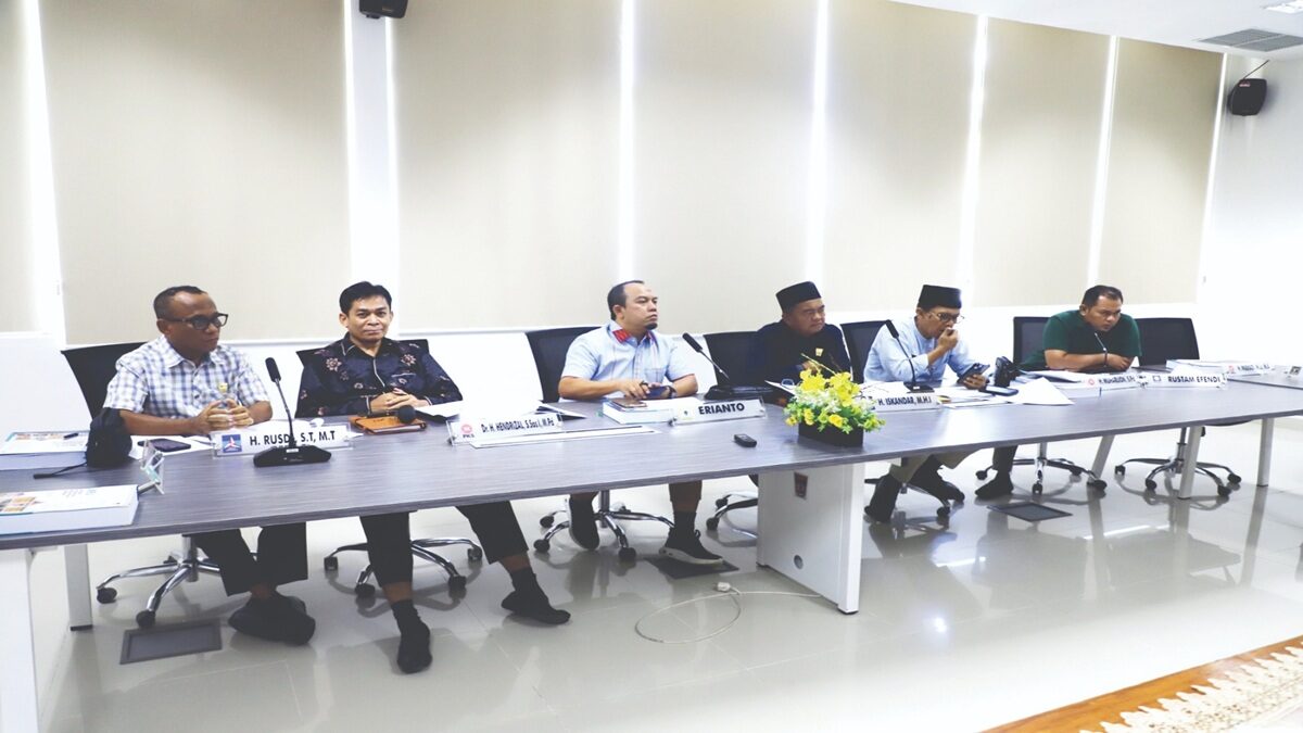 DPRD Padang Bahas LKPj Wali Kota 2024, Soroti Kinerja OPD dan Program Kesejahteraan Masyarakat 3 PANSUS 4