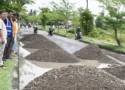 Pemko Pariaman Perbaiki Jalan Berlubang di Kawasan Jembatan Muaro