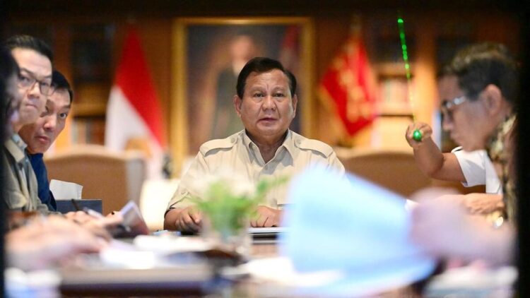 Presiden Prabowo Pimpin Ratas Percepatan Hilirisasi, Fokus Ciptakan Lapangan Kerja 1 Presiden Prabowo pimpin rapat hilirasi dan pemerataan ekonomi serta penciptaan lapangan kerja. (Foto: Muchlis Jr - Biro Pers Sekretariat Presiden)