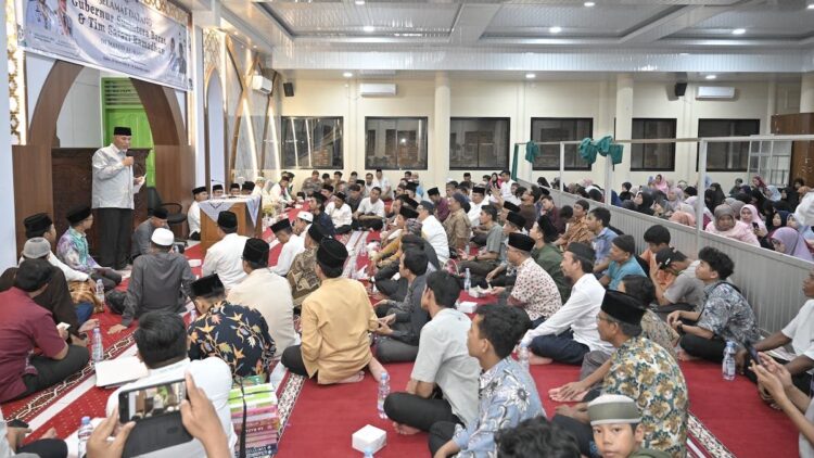 Safari Ramadan Gubernur Mahyeldi ke Masjid Al Madaniy. (dok. adpsb)