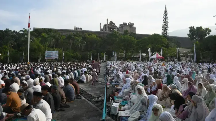 Pada lebaran tahun ini, PT Semen Padang akan mengagendakan Salat Idul Fitri 1446 H/2025 M di Plaza PT Semen Padang. (dok. Humas)