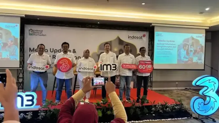 IOH Perkuat Jaringan dan Berdayakan Masyarakat di Sumatera Tengah 1 Jajaran eksekutif IOH saat buka bersama awak media di Padang. (dok. istimewa)