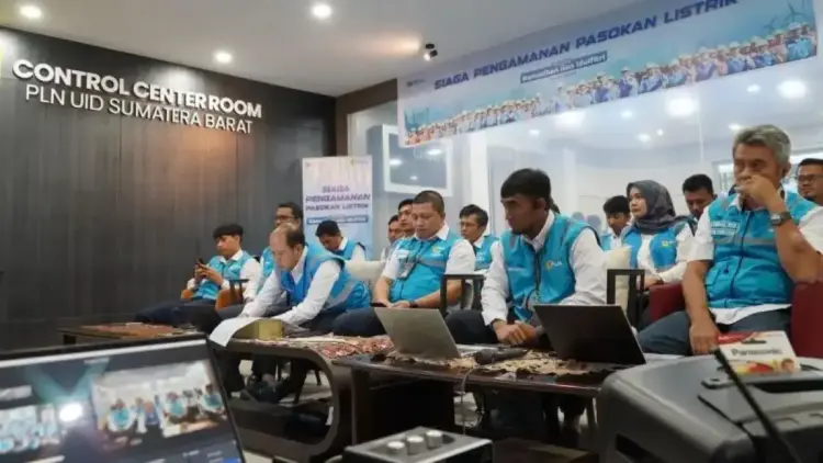 PLN Sumbar Siaga 24 Jam, Pastikan Keandalan Listrik Selama Libur Idul Fitri 1 Siaga pengamanan pasokan listrik pada Lebaran. (dok. istimewa)