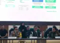 Dua Personel TNI AD Jadi Tersangka Kasus Sabung Ayam di Way Kanan 6 Wakil Komandan Pusat Polisi Militer Angkatan Darat Mayor Jenderal TNI Eka Wijaya Permana (depan tengah) bersama Kapolda Lampung Irjen Polisi Helmy Santika (depan kiri) saat memberikan keterangan pers di Mapolda Lampung, Selasa (25/3/2025). (ANTARA/Dian Hadiyatna)