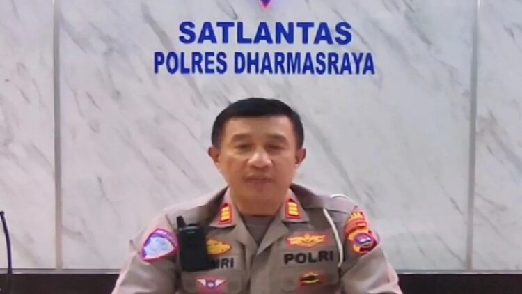Polres Dharmasraya Imbau Pengendara Hindari Jalur Alternatif Teluk Kayu Putih Pasca Amblasnya Jembatan 1 Kasat Lantas Polres Dharmasraya AKP Zamrinaldi. Antara/HO-Tangkapan layar imbauan Polres Dharmasraya).