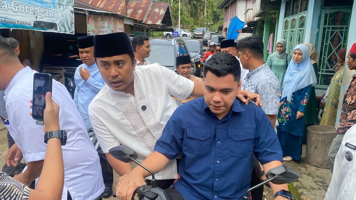 Wagub Vasko jajal motor datangi lokasi warga di Pasaman. (dok. adpsb)