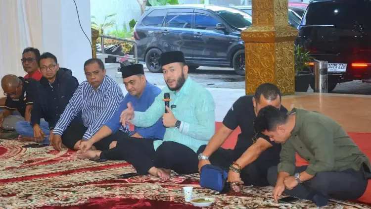 Bukber dengan Wartawan, Wako Fadly Amran: Sinergi Pemerintah dan Media Itu Penting 1 Wako Fadly Amran buka bersama wartawan di Rumah Dinas. (dok. Prokopim)