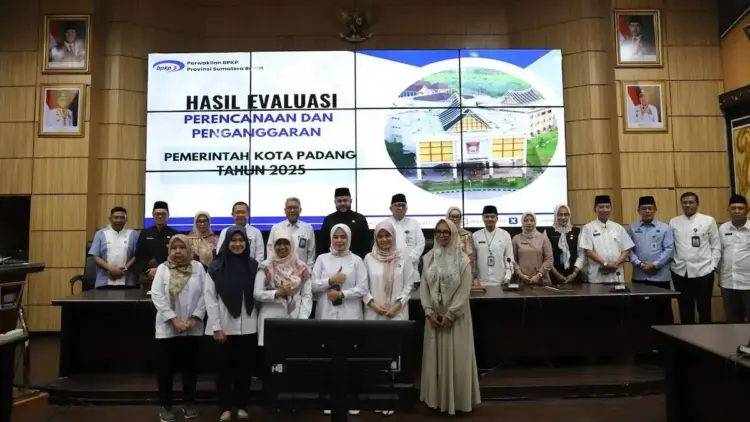 Wako Fadly Amran Sebut Evaluasi BPKP Sumbar Bisa Jadi Introspeksi Kinerja 1 Wako Fadly Amran dan jajaran gerak cepat untuk introspeksi usai evaluasi oleh BPKP Sumbar. (dok. Prokopim)