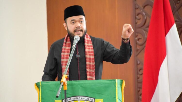 Jadi Pembicara di FIB Unand, Wako Fadly Amran Paparkan Potensi Budaya Kota Padang 1 Wako Fadly Amran jadi pembicara saat kuliah umum di FIB Unand. (dok. Prokopim)
