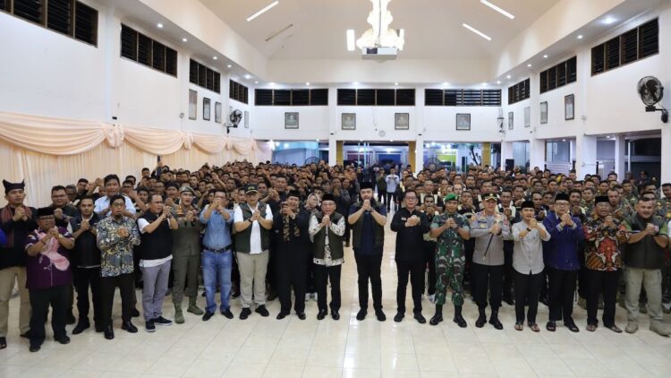 Wako Fadly Amran kukuhkan 325 personil dubalang kota. (dok. Prokopim)