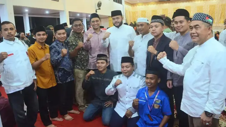 Bukber dengan Ormas dan OKP se-Kota Padang, Fadly Amran Tekankan Sinergisitas 1 Wako Fadly Amran saat buka bersama ormas se-Kota Padang. (dok. Prokopim)