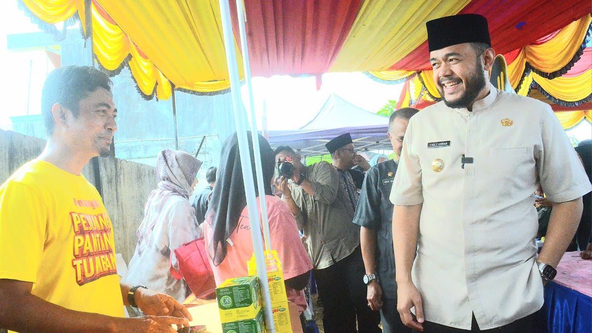 Wako Fadly Amran tinjau pasar murah di Tunggul Hitam. (dok. Prokopim)