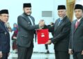 Wako Fadly dan Wawako Maigus terima SK Kepala Daerah dari Gubernur dan Wagub Sumbar. (dok. Prokopim)