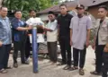Wako Yota Balad serahkan bantuan untuk korban kebakaran. (dok. MC Pariaman)