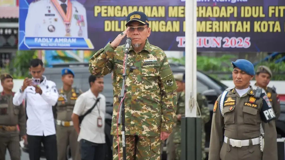 Wawako Maigus Nasir dalam apel kesiapsiagaan Pemko Padang jelang Lebaran. (dok. Prokopim)