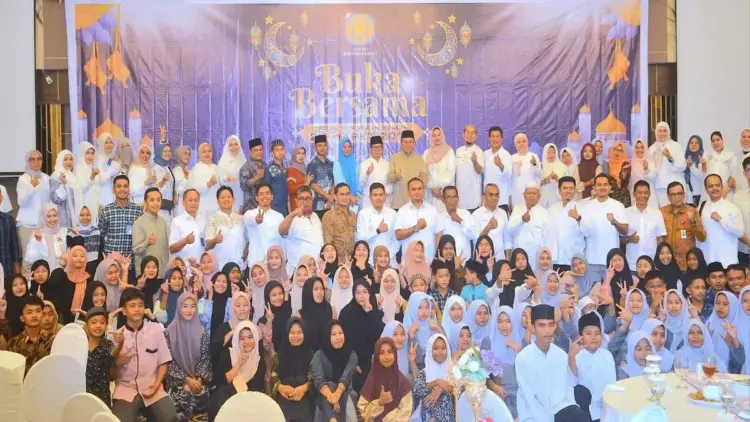 Wawako Padang Hadiri Buka Bersama dengan Pengurus REI Sumbar dan Beri Santunan Anak Yatim 1 Wawako Maigus Nasir hadiri buka bersama dengan pengurus REI Sumbar. (dok. istimewa)