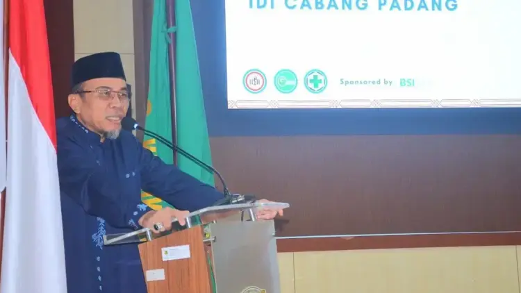 Wawako Maigus Buka Bersama Dokter se-Kota Padang, Bahas Kolaborasi Layanan Kesehatan 1 Wawako Maigus Nasir saat acara temu akbar dan bukber dokter se-kota Padang. (dok. Prokopim)